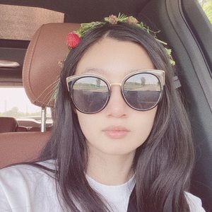 Meet your Posher, Julia